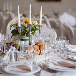 detalii de nunta, masa, aranjamente florale