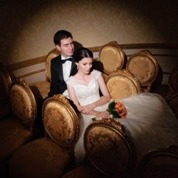 fotografie de nunta la interior, cuplu in ziua nuntii